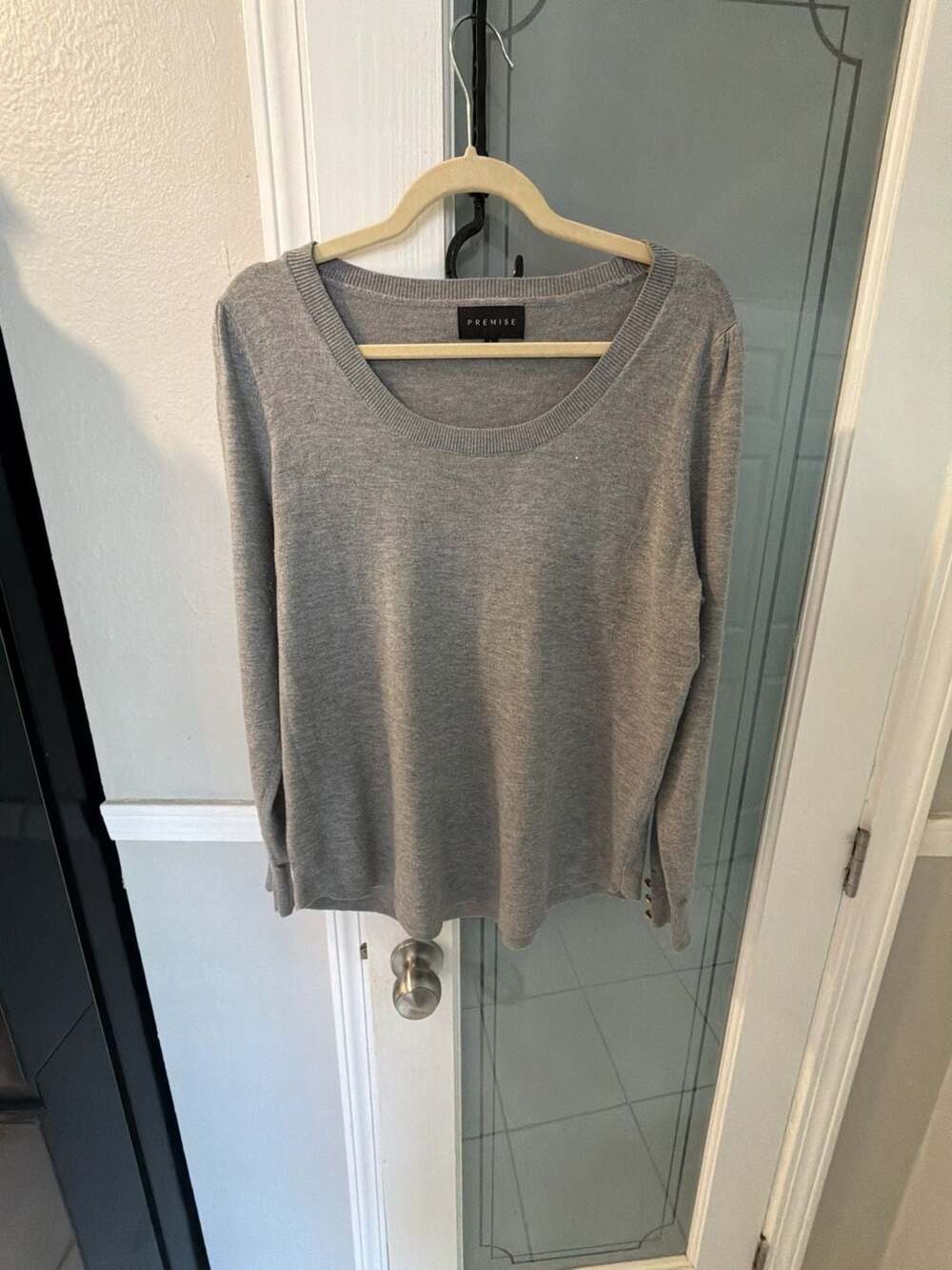 PREMISE Women's Gray Scoop Neck Long Sleeve SweaterGold Cuffs Buttons Size L